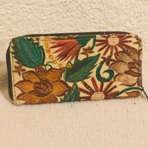 Cartera 100% Mexicana.